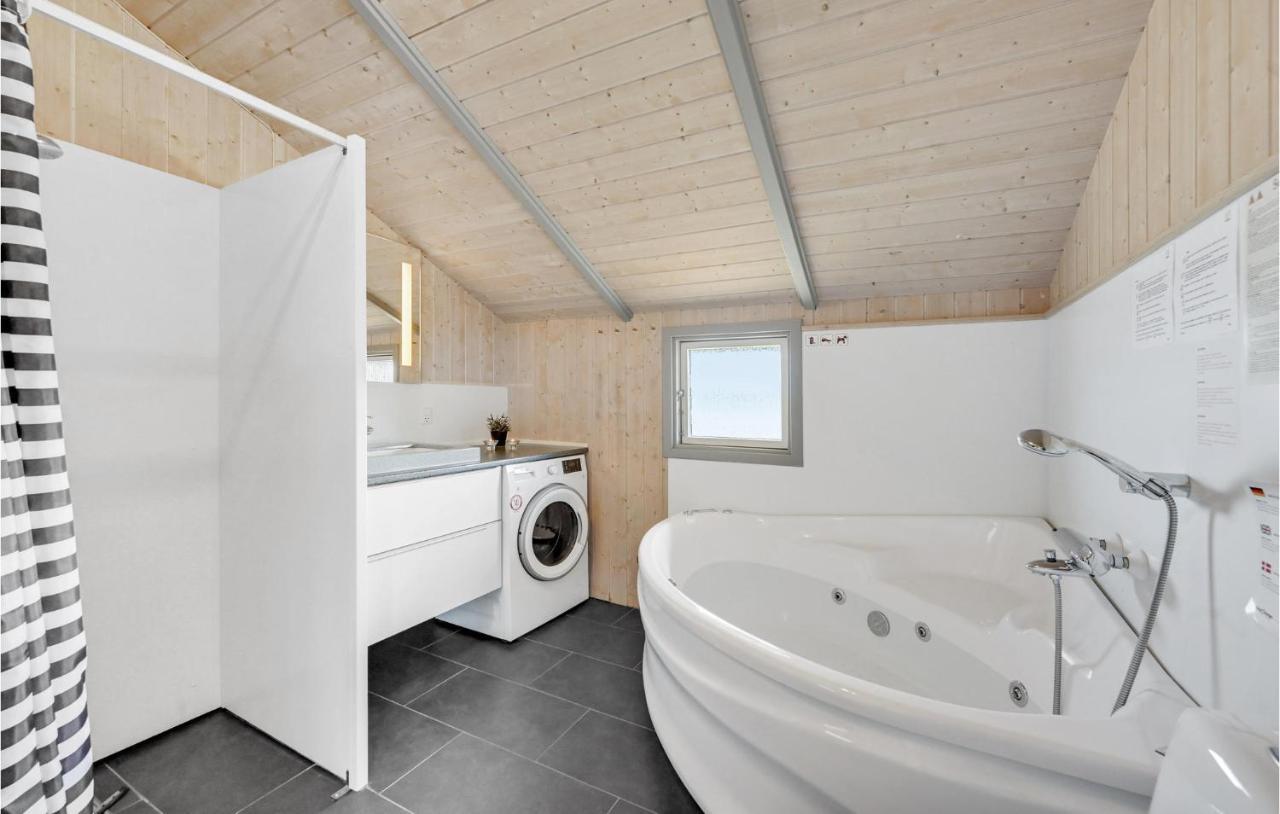 Stunning Home In Hvide Sande With Kitchen Bjerregård Εξωτερικό φωτογραφία